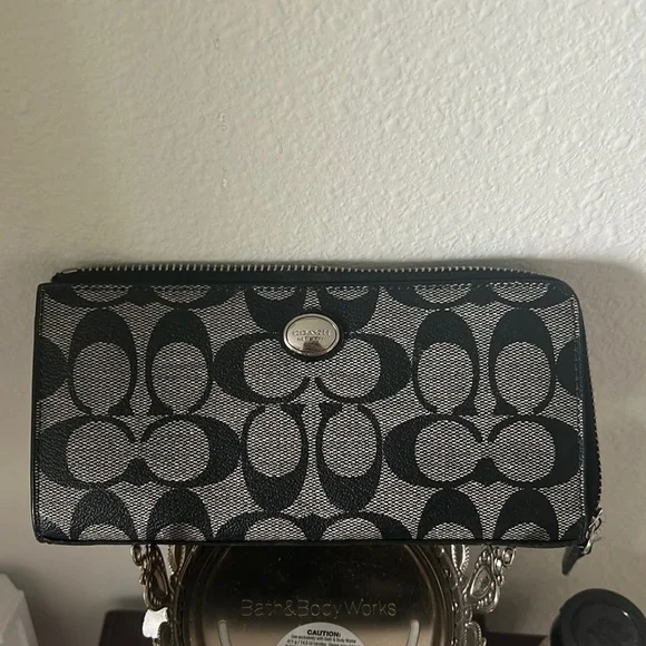 Coach Wallet - Picture 1 of 2